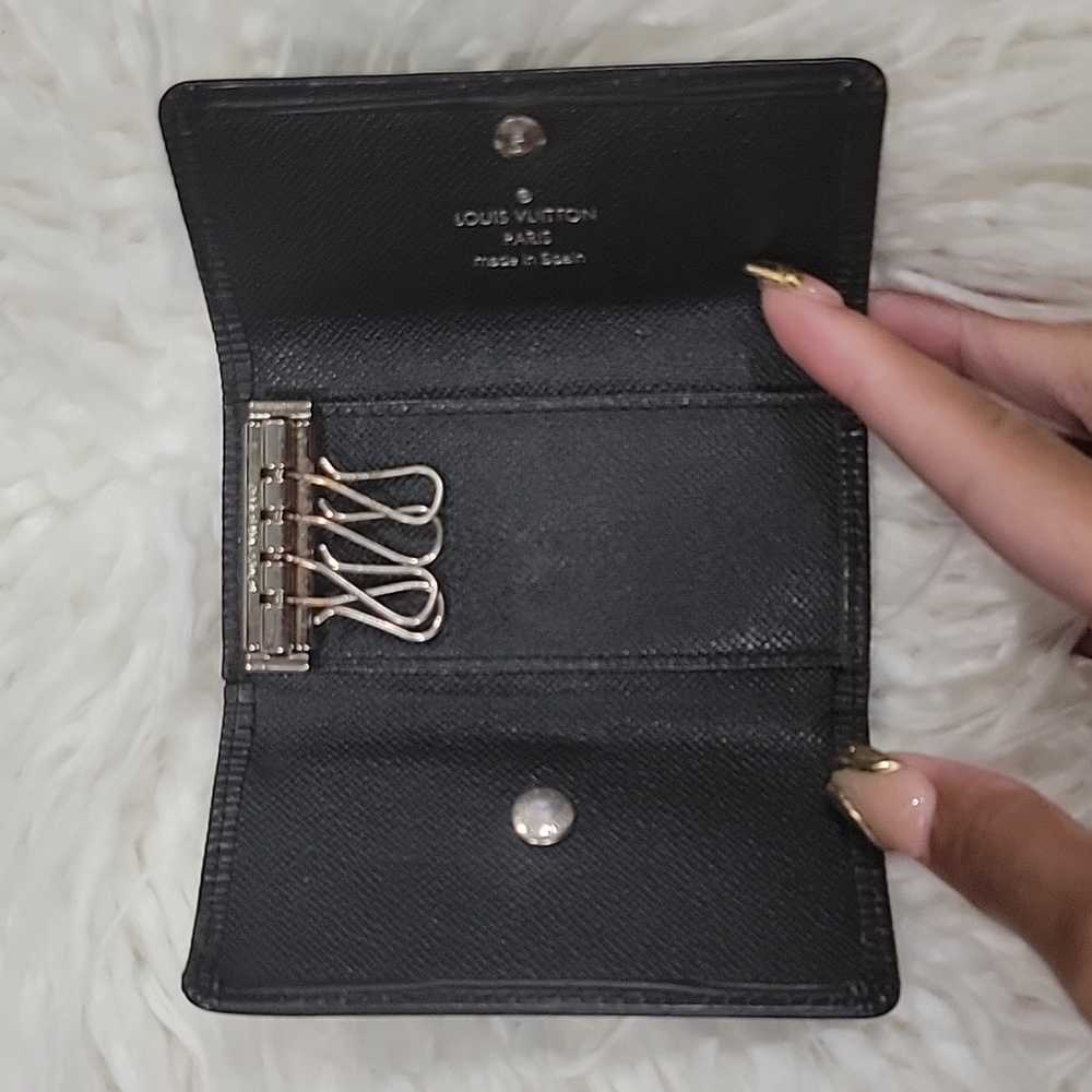 Louis Vuitton Epi Key Case, Black - Picture 8 of 10